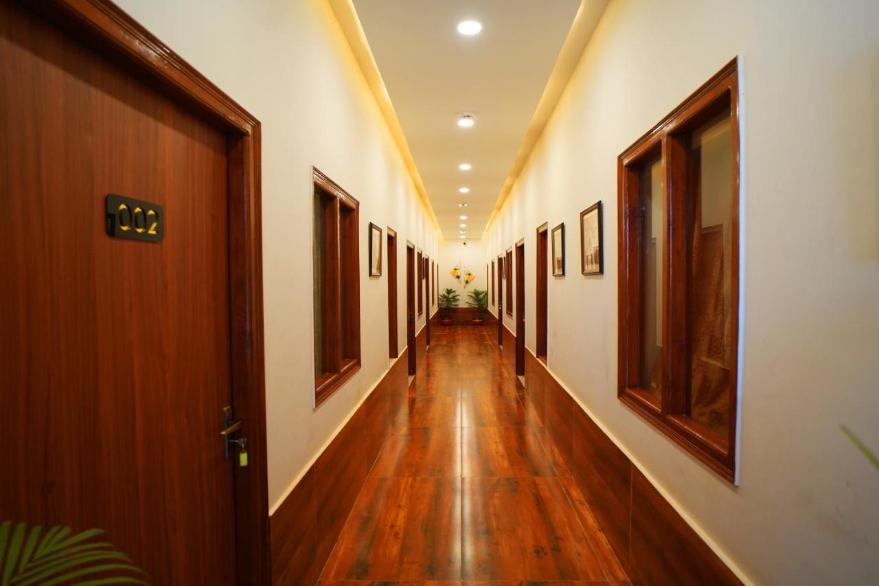 Ayodhya Apoorva Guest House المظهر الخارجي الصورة